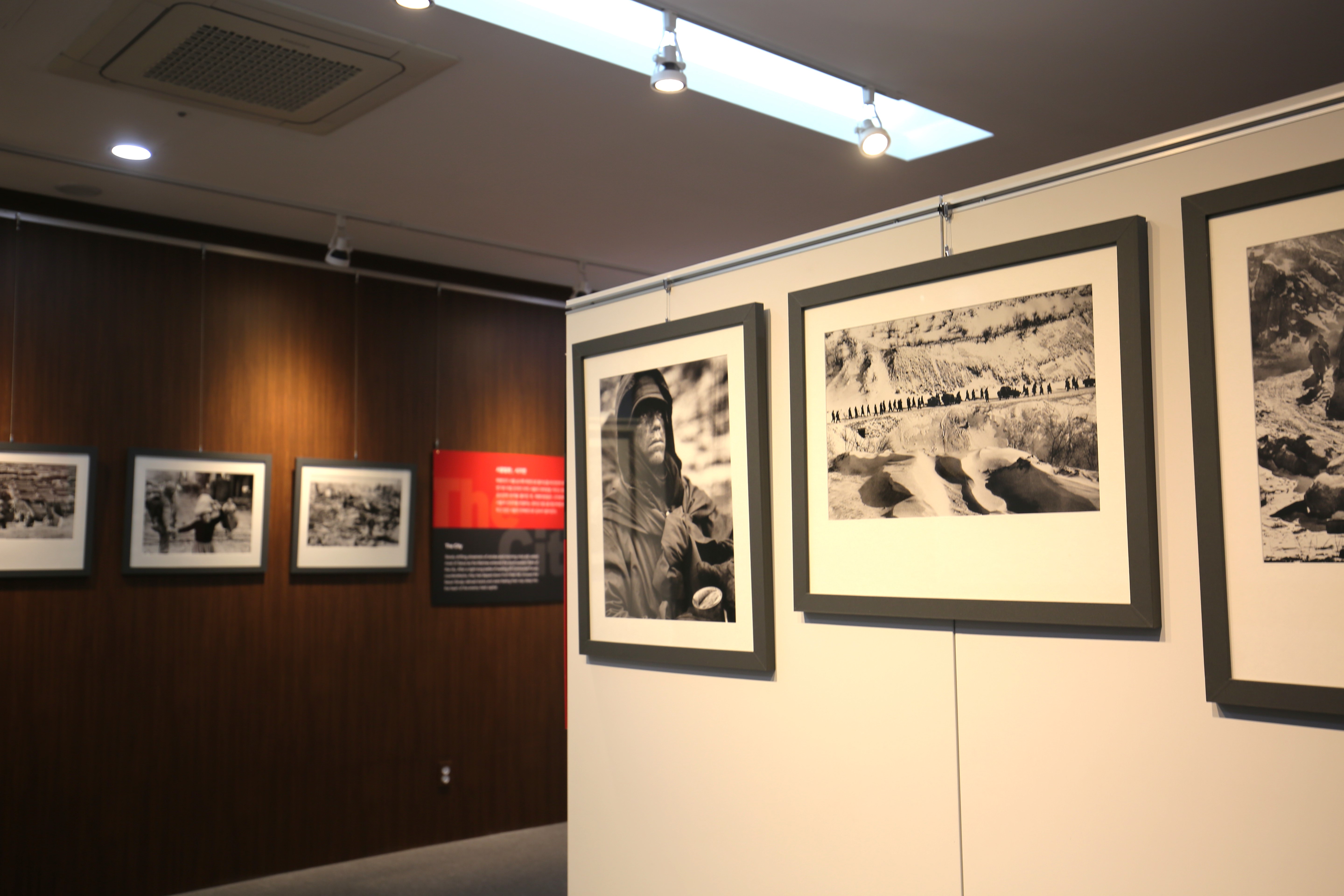 유엔자유수호 남・여신상 사진